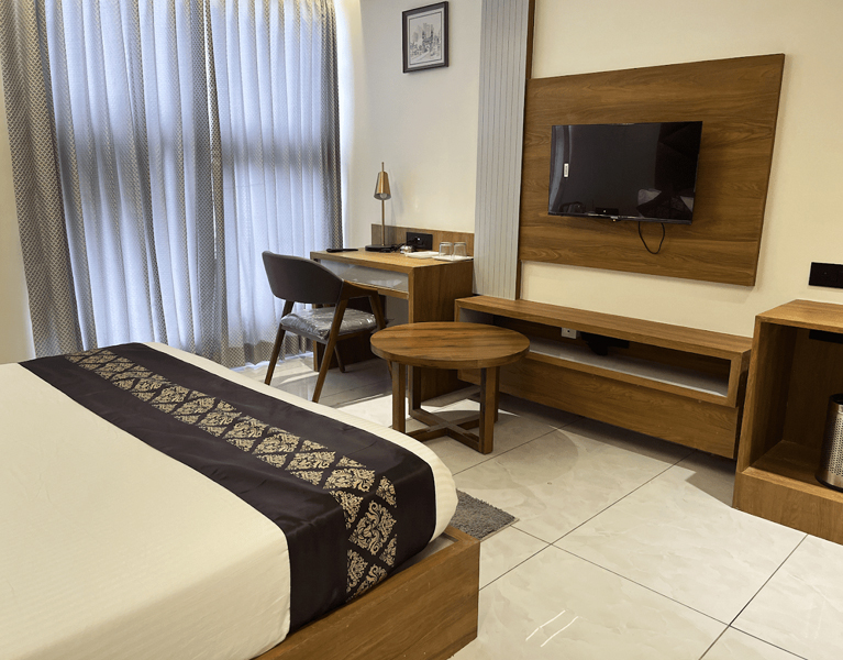 Golden Room for Rent	