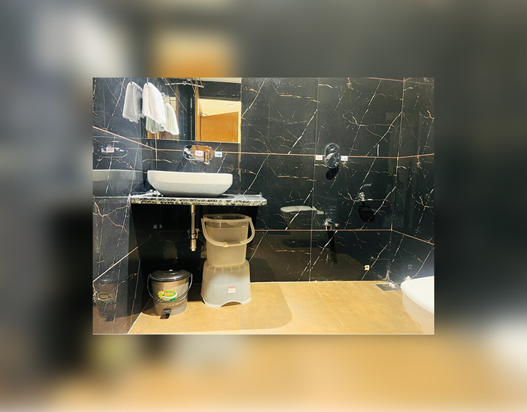 Golden Room for Rent	