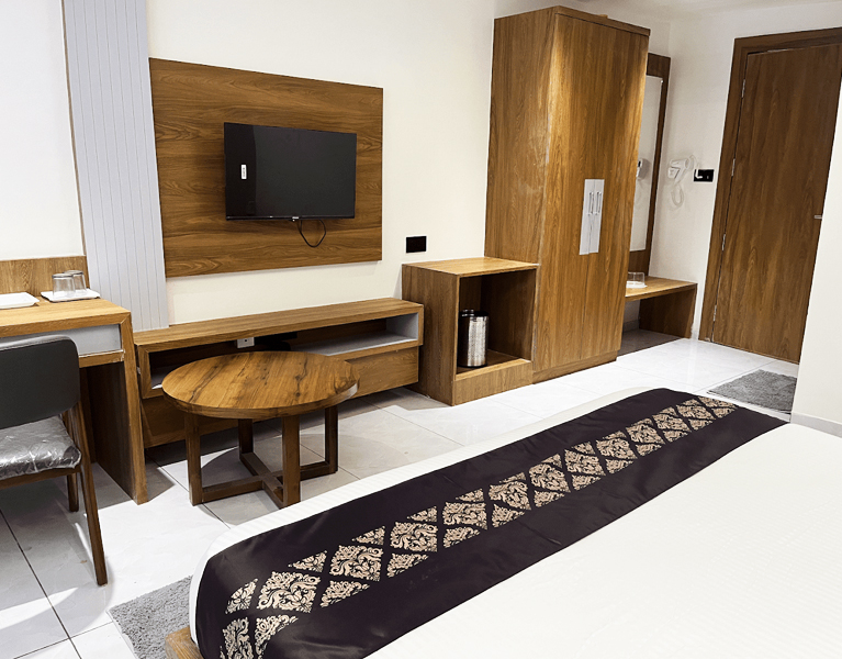 Golden Room for Rent	