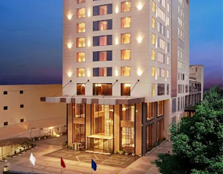 1 BHK 5 Star Deluxe Room Cum Serviced Apartment For Rent