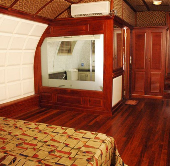 Two Bedroom Houseboat for Rent