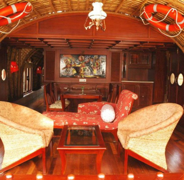 Two Bedroom Houseboat for Rent