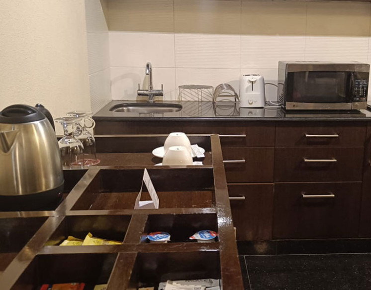 1 BHK Deluxe Suite Room for Rent